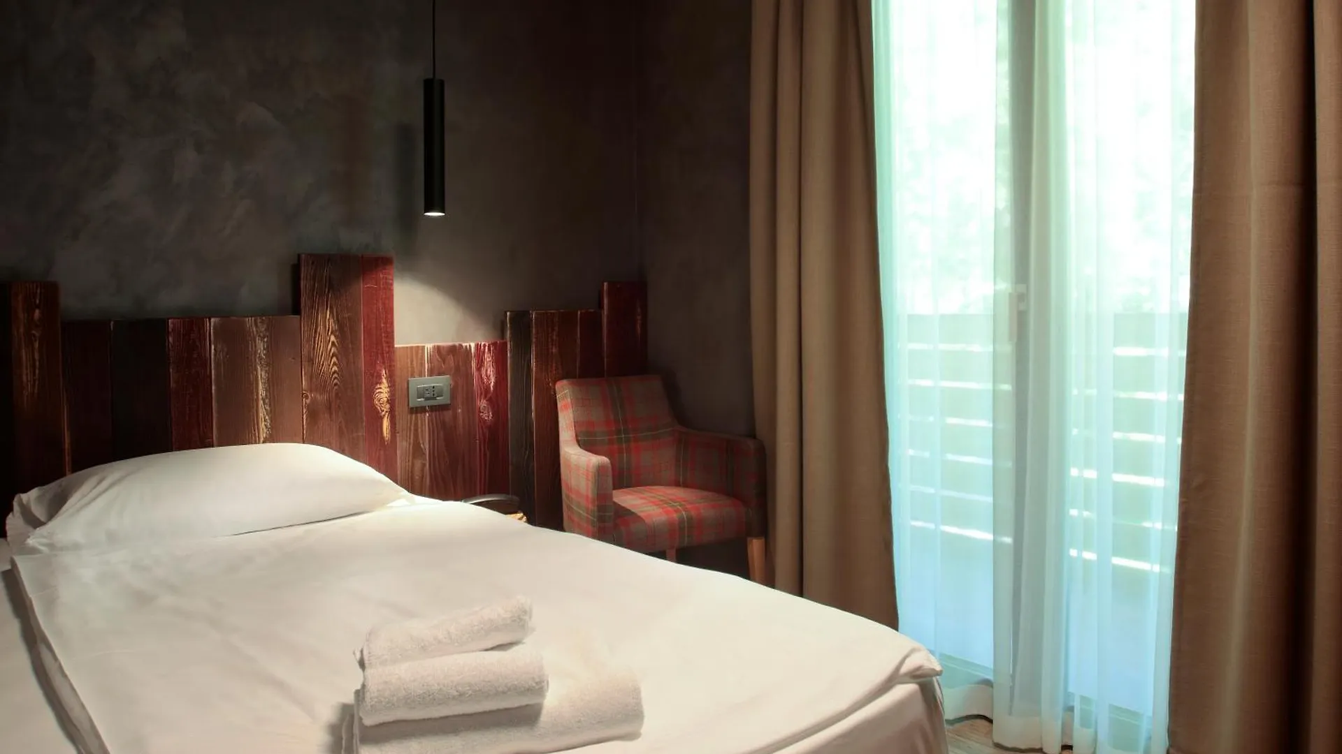 ***  Crimea Wine Hotel Киавенна Италия