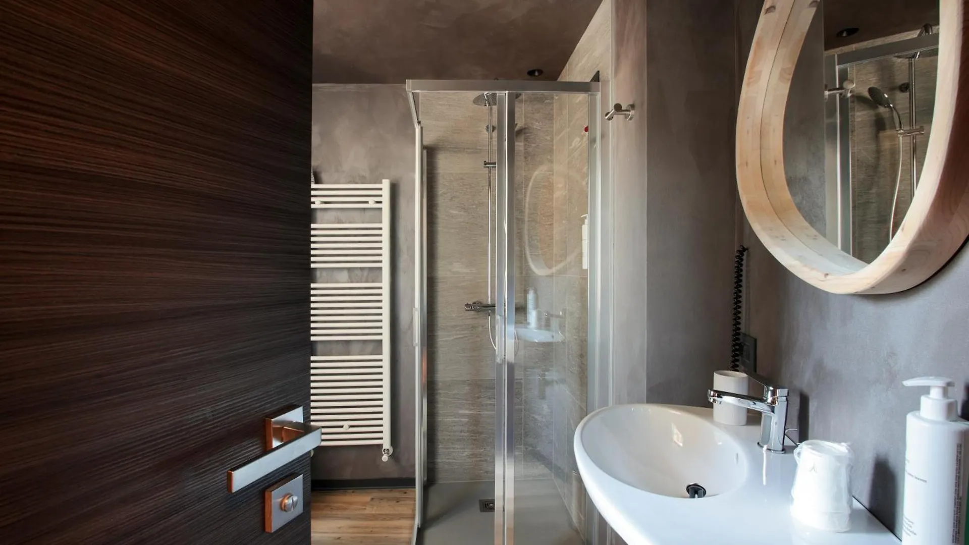 ***  Crimea Wine Hotel Киавенна Италия